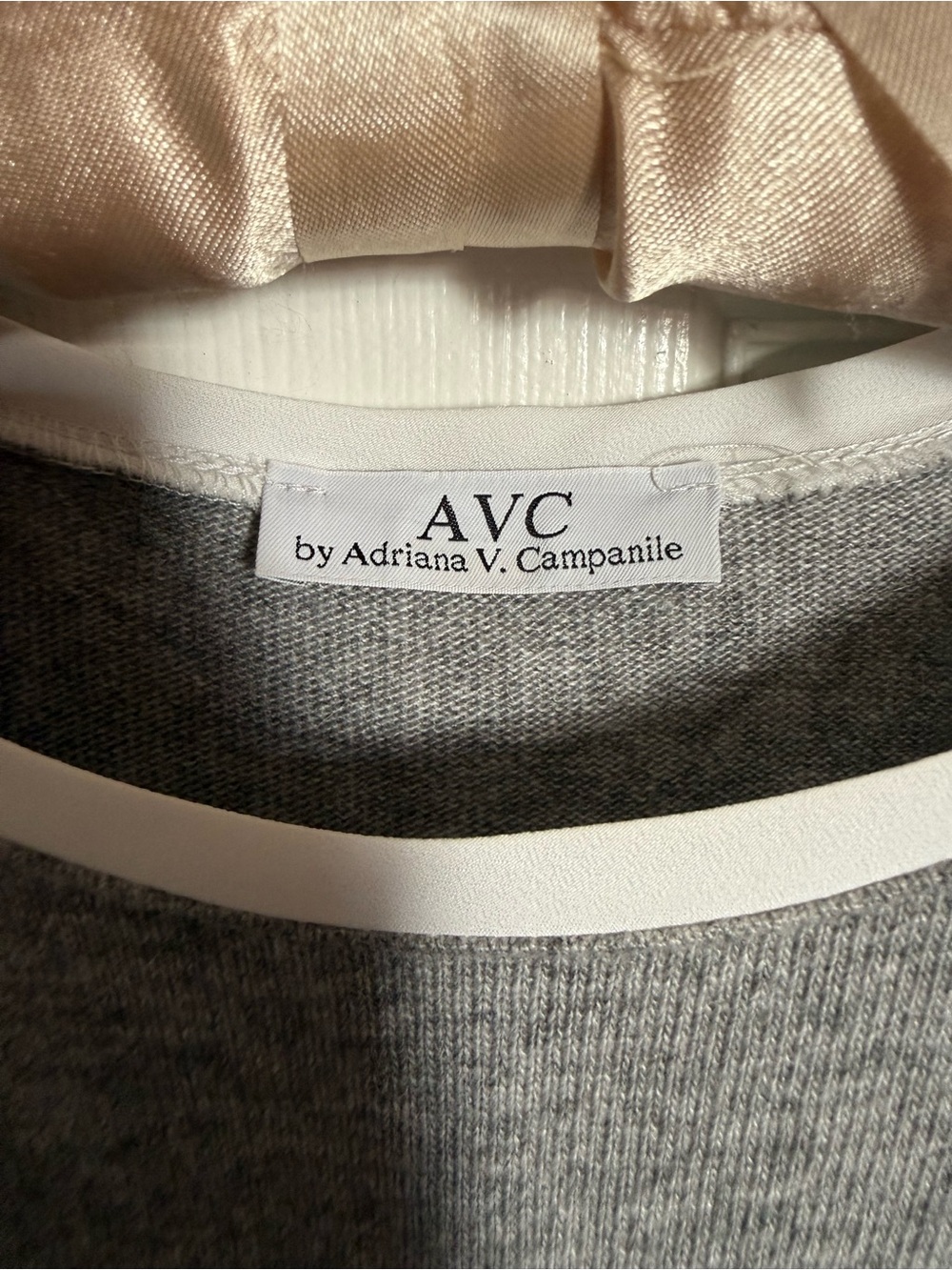 Light Cashmere Long Ruffle Sleeve - Picture 3 of 5